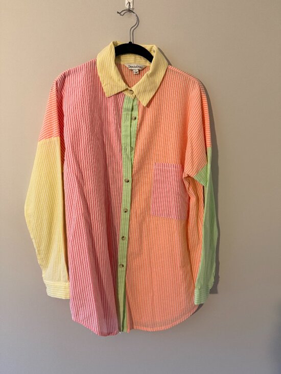 Tops - Oversize bright seersucker shirt.